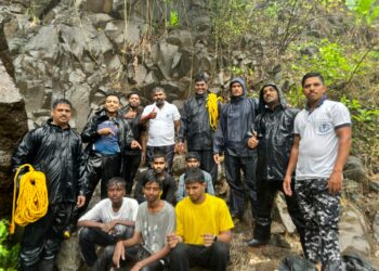 पांडवकडा धबधब्यावर अडकलेले विद्यार्थी सुखरूप