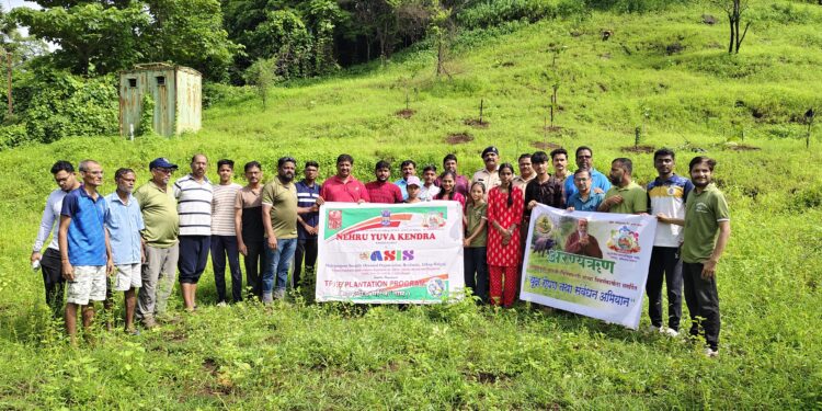 वनविभागातर्फे भोवाळे येथे वृक्षारोपण