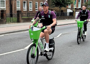 वाहतूक कोंडीमुळे खेळाडूंची सायकलस्वारी