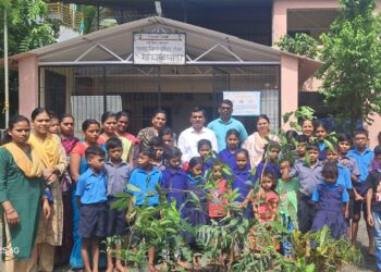 जि.प. गोंधळपाडा शाळेत वृक्षारोपण