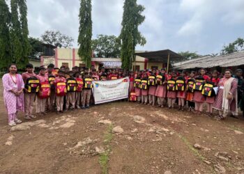 लाईट ऑफ लाईफचा विद्यार्थ्यांना आधार