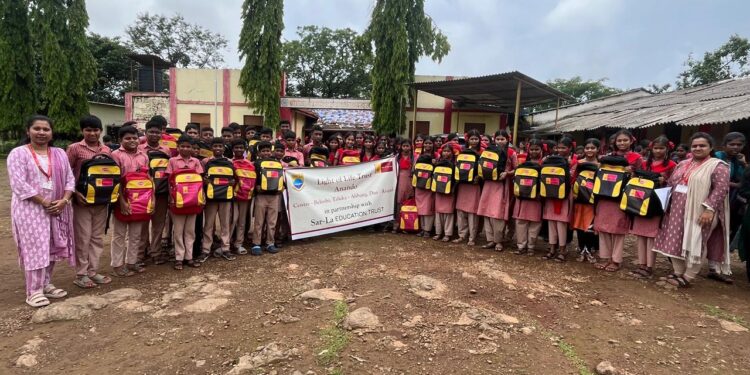 लाईट ऑफ लाईफचा विद्यार्थ्यांना आधार