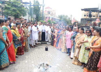 पनवेलमध्ये हिंदी सक्ती निर्णयाची होळी