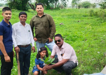 पोलीस मित्र परिषदेकडून वृक्षारोपण
