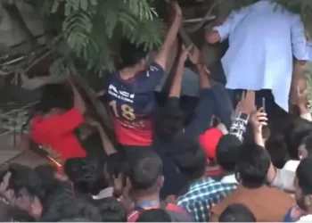 चिन्नास्वामी स्टेडियमबाहेर चेंगराचेंगरी; अकरा जणांचा मृत्यू