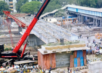 विस्तारित रेल्वे स्थानकाचे काम अपूर्ण