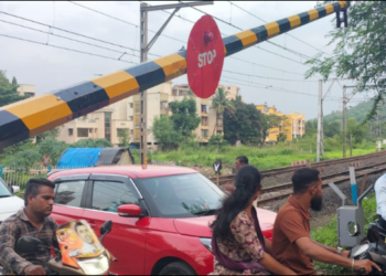 रेल्वे फटकातील वाहनांची कसरत कधी थांबणार?