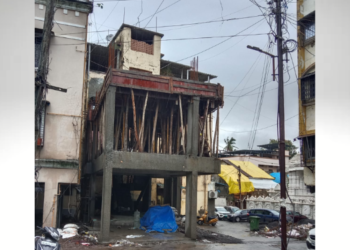 बोगस इमारतींवर टांगती तलवार