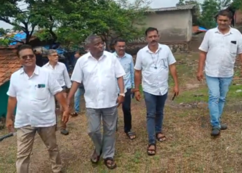 जयंत पाटील यांच्याकडून नुकसानीची पाहणी