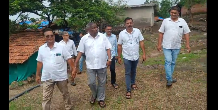 जयंत पाटील यांच्याकडून नुकसानीची पाहणी