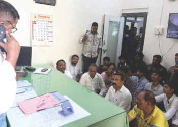 ‘शिवशाही’चा पालिका कार्यालयात ठिय्या