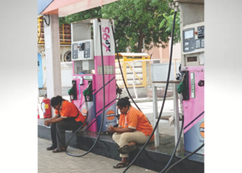 पेट्रोलपंपावर ‘ब्र’ ज्ञानाचे धडे