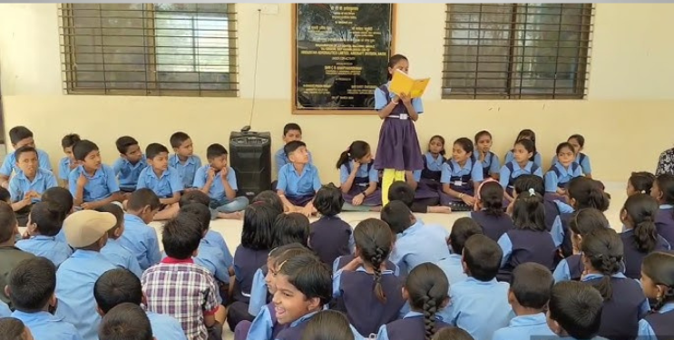 पावसाळ्यात विद्यार्थी एका गणवेशावर