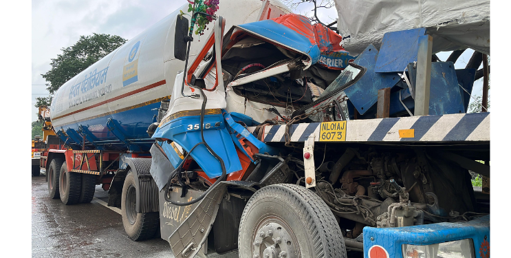 मुंबई- पुणे महामार्गावर विचित्र अपघात; एकाचा जागीच मृत्यू