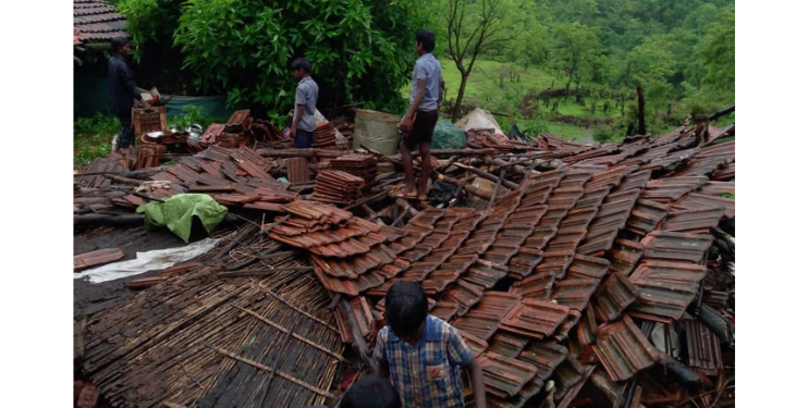 खरबाची वाडीतील घर कोसळले