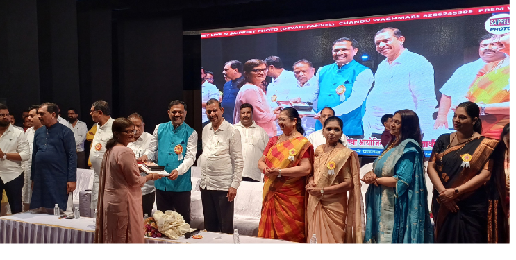 शेकापकडून गुणवंतांचा सत्कार