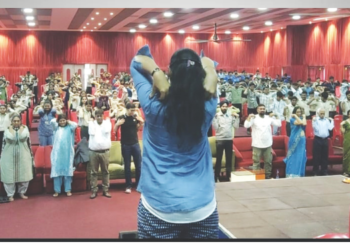 रसायनी येथे योग सत्राचे मार्गदर्शन