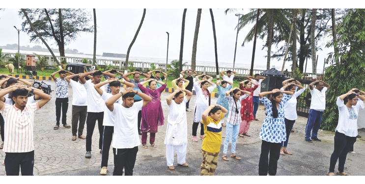 जेएसएम महाविद्यालयात आंतरराष्ट्रीय योग दिन साजरा