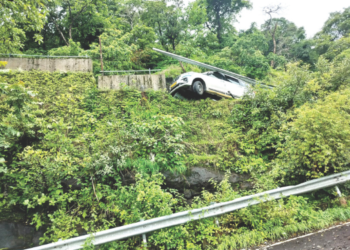 माथेरान घाटात भीषण अपघात