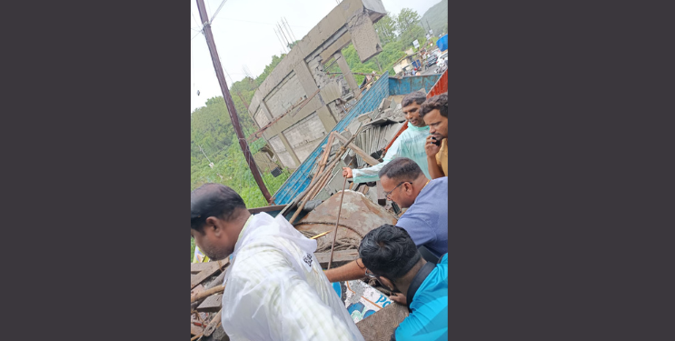 शिव शिल्पाच्या बांधकामाला ट्रकची धडक
