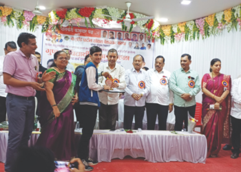 शेकापच्यावतीने गुणवंत विद्यार्थ्यांचा सन्मान