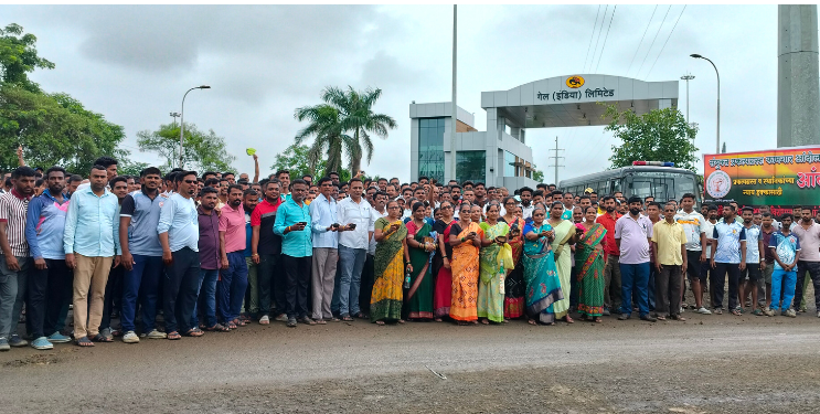 गेल प्रशासनाविरोधात स्थानिकांचे आंदोलन