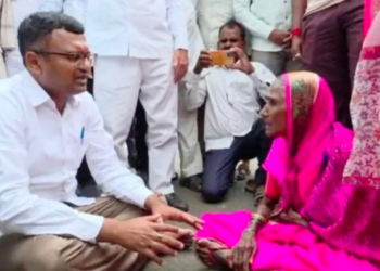 शेकाप आ. डॉ. बाबासाहेब देशमुख यांचा साधेपणा