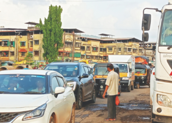 महामार्गावर वाहनांच्या लांबच लांब रांगा