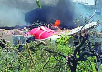 एअर इंडियाच्या तीन अधिकाऱ्यांवर कारवाई