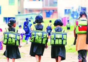 तिसऱ्या भाषेसाठी आवडत्या विषयांना कात्री