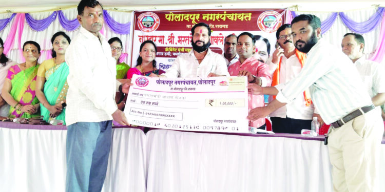 प्रधानमंत्री आवास योजना लाभार्थींना धनादेश वाटप