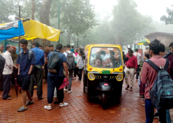 ई-रिक्षा झाली एक वर्षाची