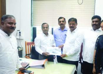 निकृष्ट कामांंबाबत शेकाप आक्रमक