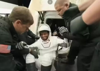 चार अंतराळवीरांची मोहीम यशस्वी