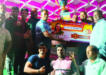 नारळ फोडी स्पर्धेत श्रीवर्धनचा अनंत फुटणकर, मधुकर काटकर विजयी