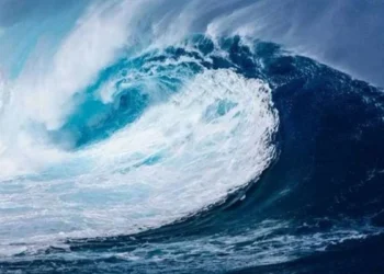 महाभूकंपानंतर रशियाला त्सुनामीचा तडाखा