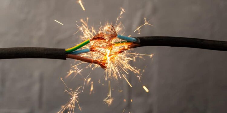 दुर्दैवी घटना! विजेच्या धक्क्याने दोघांचा मृत्यू