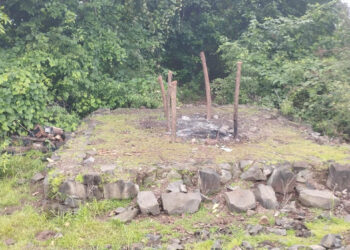 बोरघर स्मशानभूमीची दुरवस्था