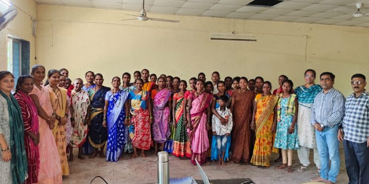 आदिवासी महिलांना सहकार मार्गदर्शन