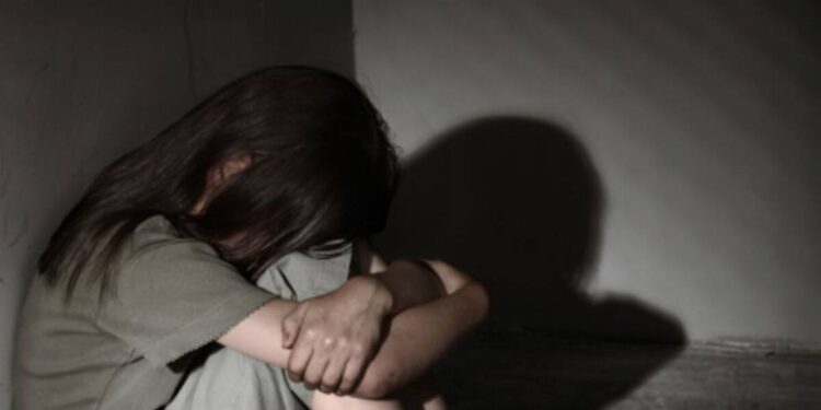 दोन अल्पवयीन मुलांकडून तेरा वर्षीय मुलीवर अत्याचार