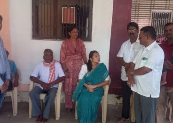 चित्रलेखा पाटील यांच्याकडून पाटील कुटुंबियांचे सांत्वन