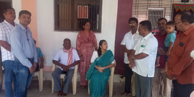 चित्रलेखा पाटील यांच्याकडून पाटील कुटुंबियांचे सांत्वन