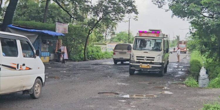 अलिबाग-पेण रस्त्याची दुरवस्था