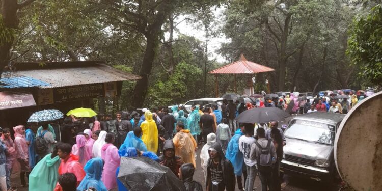 माथेरानमध्ये पर्यटकांना वाहतूक कोंडीचा फटका