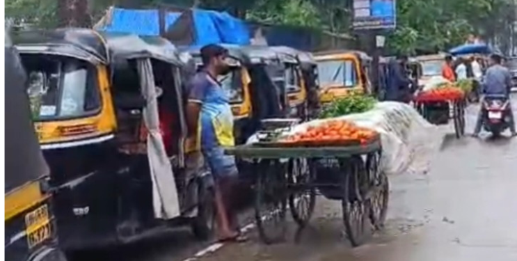 परप्रांतीय हातगाडीवाल्यांची दादागिरी