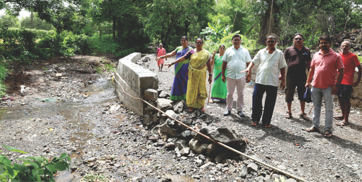 सातघरमधील वहिवाटीचा रस्ता बंद; पेढांबेच्या सरपंचाच्या मुलाची दादागिरी