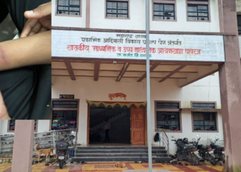 पाथरज आश्रम शाळेतील मुलांना मुख्याध्यापकांकडून मारहाण