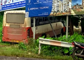 एसटीची घराला धडक