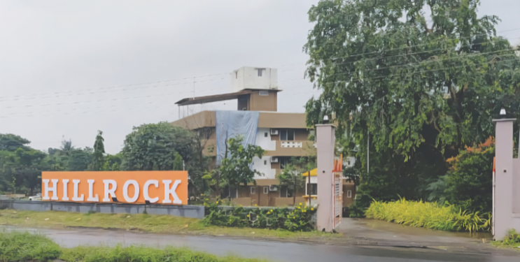 अनधिकृत हॉटेल बांधकामावर संक्रांत