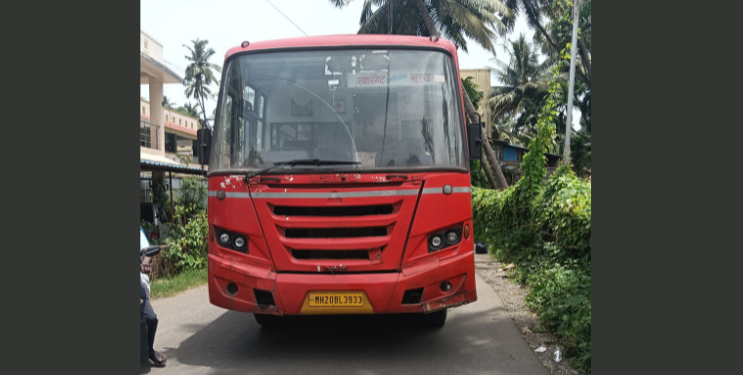 रेवदंड्यात एसटी बसने महिलेला चिरडले